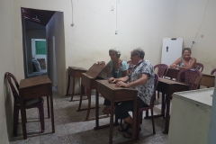 2019-04-29-Achterkamer-bedrijfspand-leslokaal-V.l.n.r.-Madelein-Taen-namens-st.-Toekomst-Braziliaanse-Jeugd-en-twee-Nederlandse-donateurs