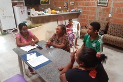2019-05-25-ons-studieoverleg.-v.l.n.r.-coordinator-Eliene-zijn-moeder-student-Gustavo.-zijn-zus
